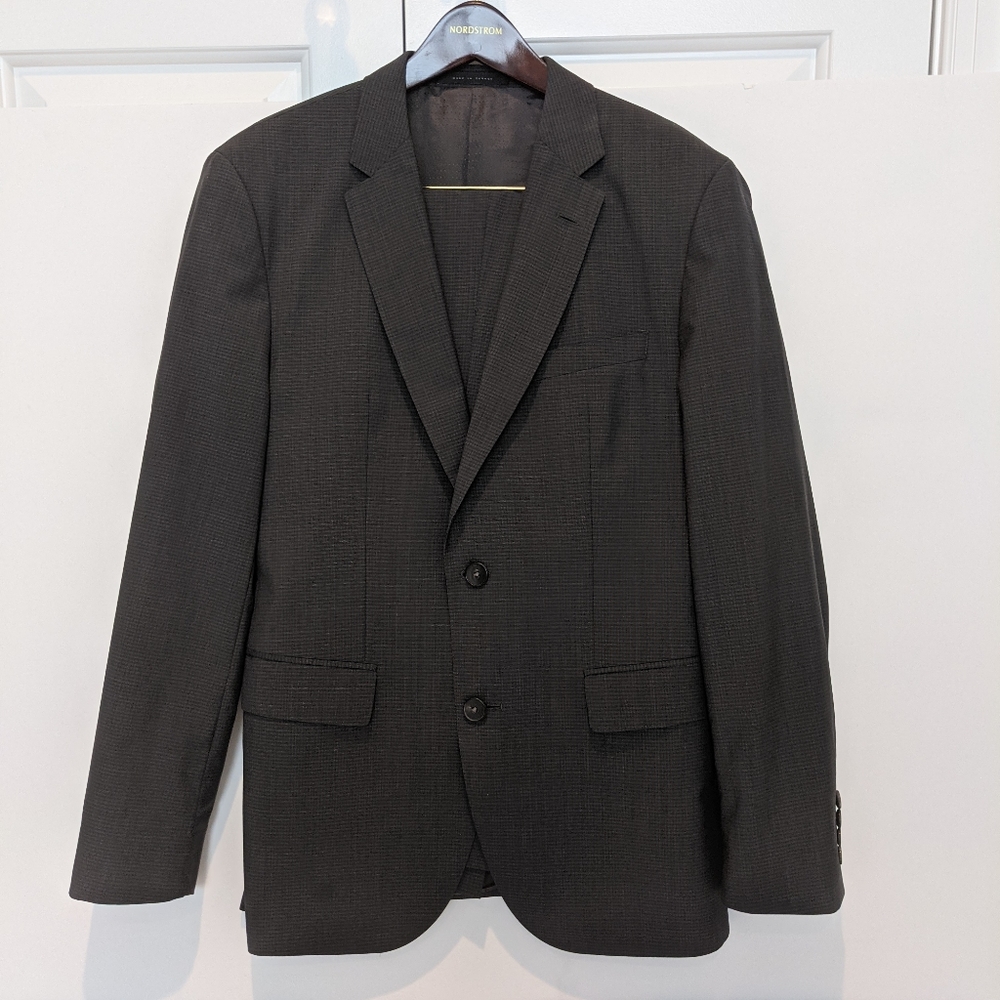 Like new! Hugo Boss Super 120 Charcoal Check Suit